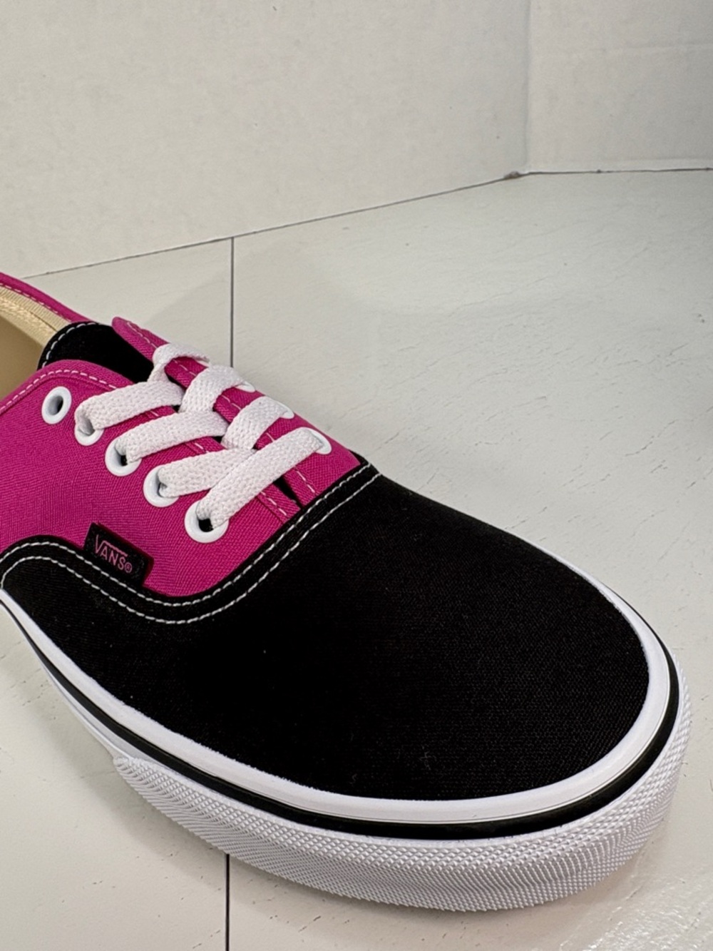 NWT Vans Authentic Low Top Sneakers in Pink and Black Men’s 10.5 - Picture 6 of 10